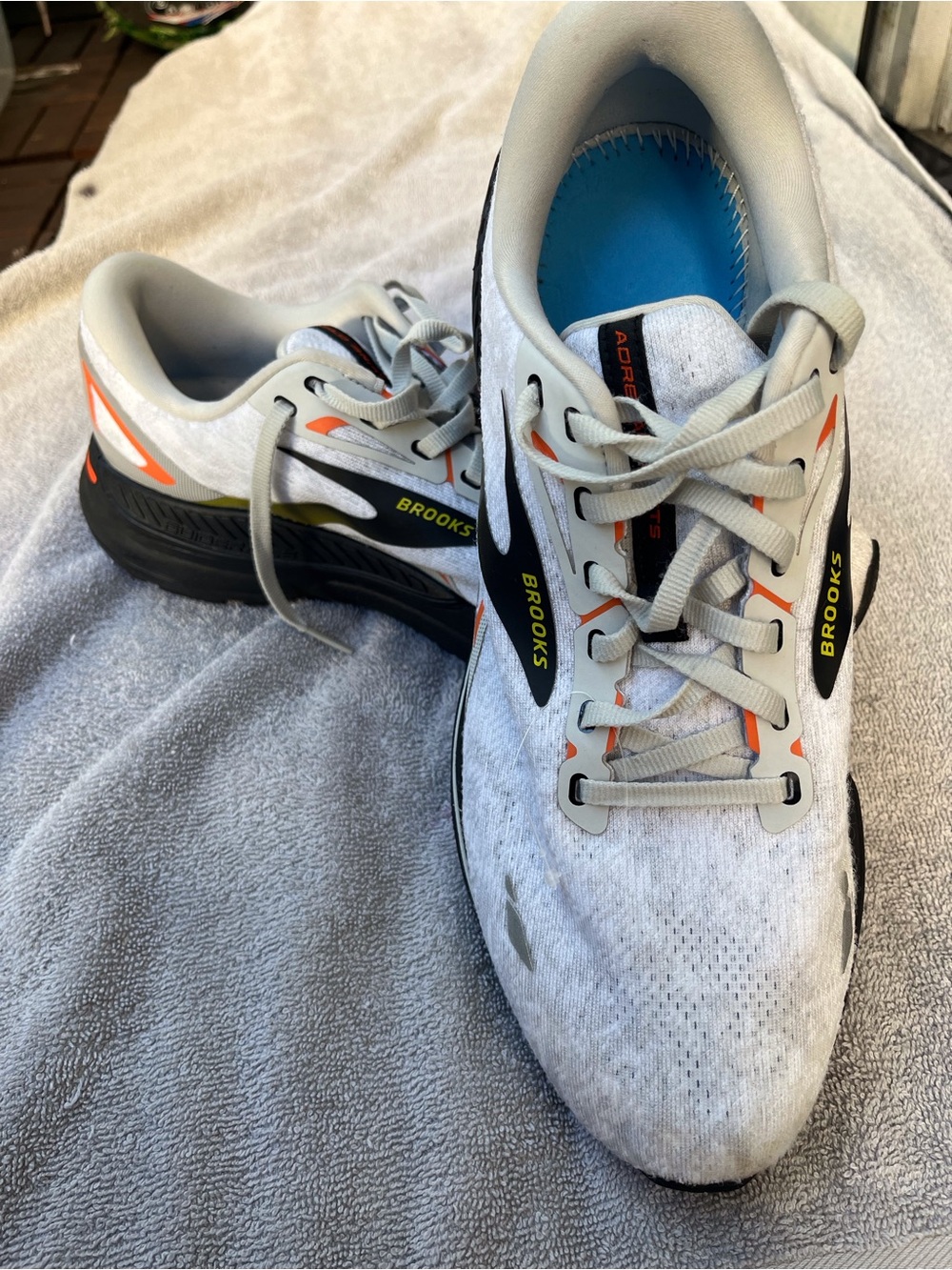 Brooks Adrenaline GTS 23 Running Shoes White Orange Mens 11.5 D 1103911D017